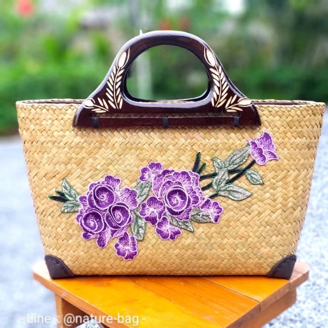 L​ กระเป๋าสาน​ กระจูด​ บุผ้า+ซิบ+2ช่องเหรียญ​ ขนาด​ปาก 14​x8 นิ้ว​ หูไม้​แกะสลัก(คละลาย)​ ดอกไม้ปัก