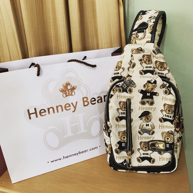 กระเป๋าเป้สะพายไหล่ Henney Bear