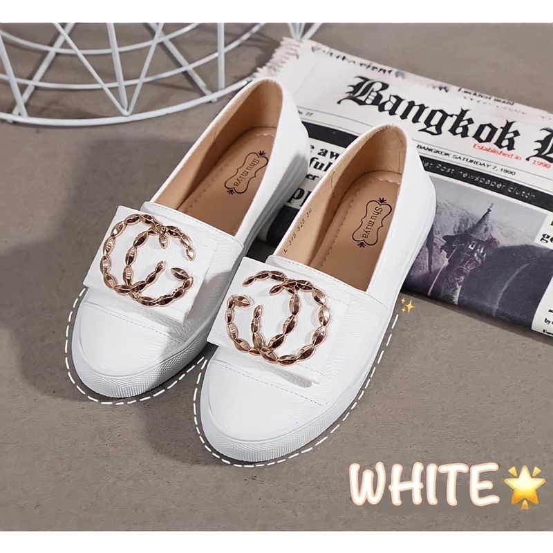 รองเท้าหุ้มส้นหนังอะไหล่CGสวยหรู สลิปออนทรงสวย พื้นนิ่ม ใส่สบายสุดๆ