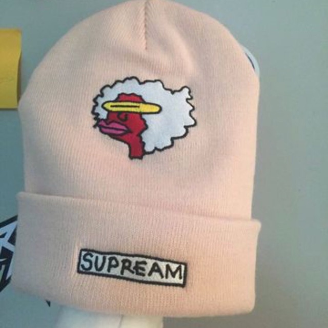 หมวกไหมพรม Supreme แท้ 100% Supreme gonz pink beanie สภาพดีมาก  น่ารักแบบคูลๆ ซื้อให้แฟนใส่ไปต่างประเทศก็ได้ค่า ราคาดีๆ