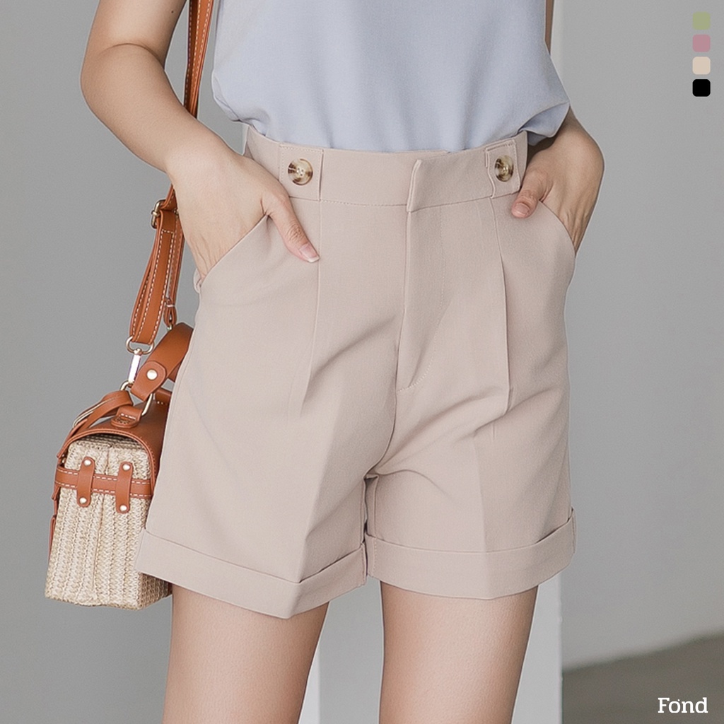 Fond - กางเกงขาสั้น เอวสูง ตะขอหน้า แต่งกระดุม Fond 'F004'