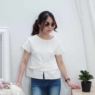 Karen top - offwhite เสื้อแขนสั้น สีขาว เสื้อทำงาน มีดีเทล เสื้อครอป