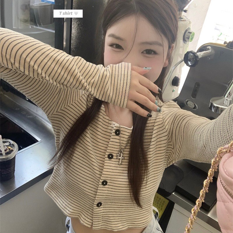 Vogue​🌟​พร้อมส่ง​🌟 เสื้อไหมพรมแขนยาว คอวีลายทางน่ารักเกาหลีมาก (68106) -C - รูปที่ 4