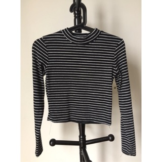 เสื้อยืดคอกลมแขนยาวลายขวางขาวดำ สไตล์ minimal #minimal #hipster #stripes #2ndhand