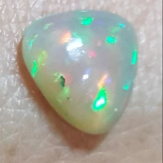 โอปอลธรรมชาติแท้ไฟสวย (Natural rainbow opal) 8x8mm