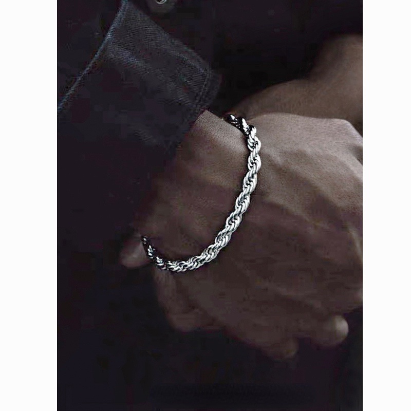 สร้อยข้อมือสแตนเลส 5 มม. หนาแป้งทอดบิดสร้อยข้อมือฮิปฮอปอินเทรนด์ไนท์คลับ 5 มม. เชือกบิดหนาสร้อยข้อมือเหล็กไทเทเนียมผู้ชายและผู