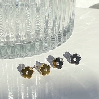 glisterr - flower gem stud earring ต่างหูสแตนเลสรูปดอกไม้ สีทองและสีเงิน