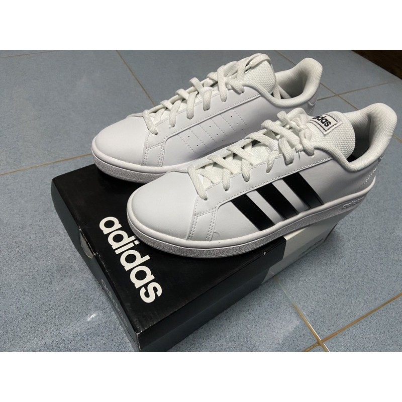 รองเท้า addidas  แท้