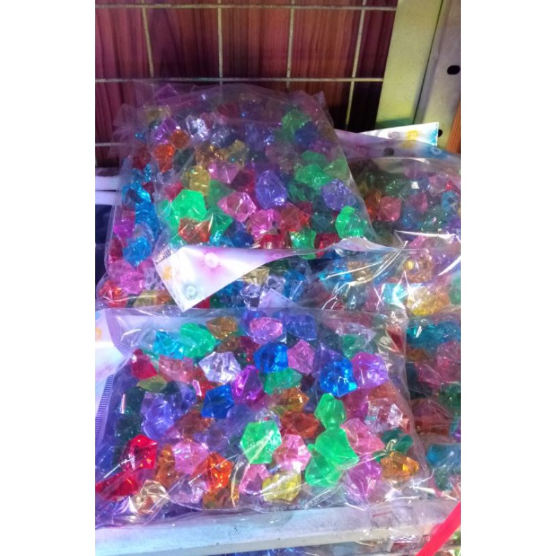 เพชรปลอมสำหรับใส่ตู้ปลาตกแต่งให้สวยงามบรรจุ 280 กรัมจำนวน 100 ลูก