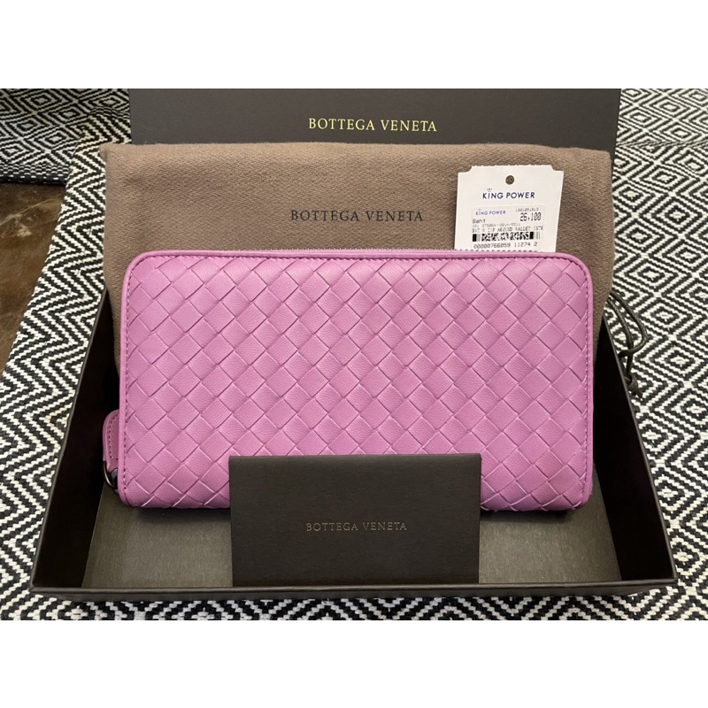 กระเป๋าสตางค์ bottega Veneta ใบยาว สีม่วงพาสเทล ของใหม่จาก King Power