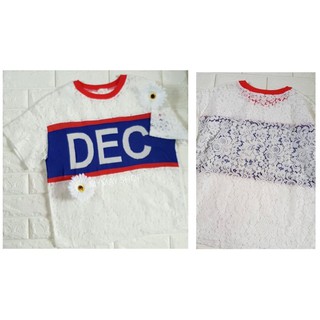 =SALE= เสื้อลูกไม้สีขาว  คอกลม ตัดต่องานทอ เก๋ไก๋ ลาย DEC  ผ้าเนื้อดีใส่สบาย
