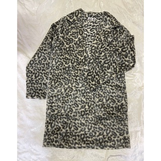 เสื้อโค้ทลายเสือดาวสีเทา เสือดาวแบบผู้ดีๆค่ะ