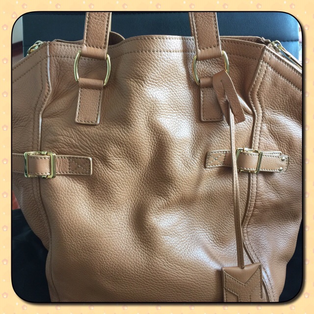 กระเป๋า Yves Saint Laurent