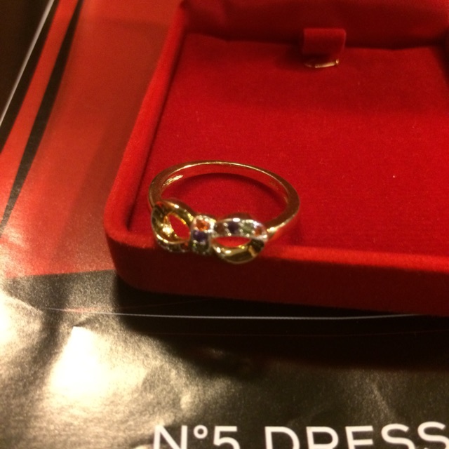 แหวนอินฟินิตี้มีพลอยสวยงามไซด์แปดราคาพิเศษ 319 บาทส่งฟรีชุบเคลือบทองเหมือนแท้สวยมากใส่ได้นาน