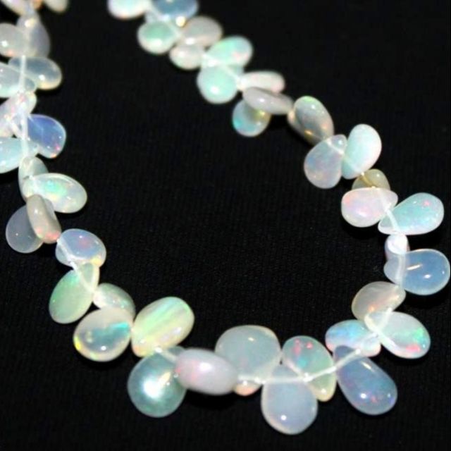 สร้อยข้อมือโอปอลแท้ โอปอลธรรมชาติ น่ารักหวานๆ 7" (Natural White Opal beads bracelet)