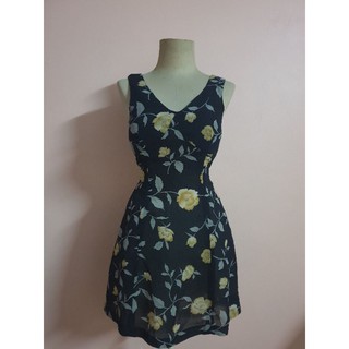 Floral print dress เดรสลายดอกไม้ SizeM มือสอง ส่งฟรี