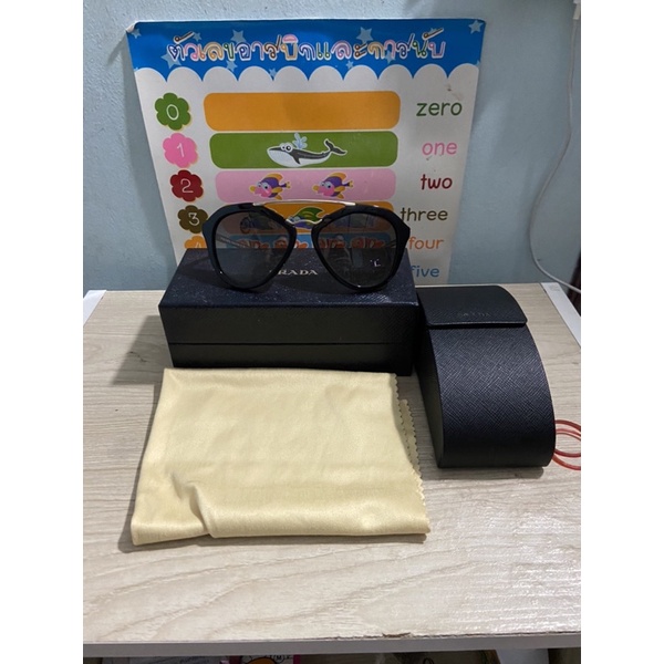แว่นตา prada ของแท้มือสอง