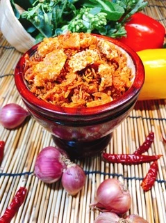 น้ำพริกน้ำย้อยหมูกรอบ ขนาด 120 กรัม by หมูหวาน น้ำพริกน้ำย้อย