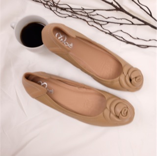 WOO Dahlia Lambskin Ballet Flats สีเบจ Coffee Kiss