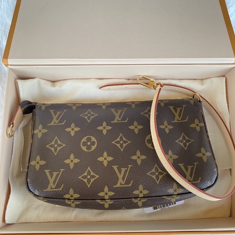 Used Lv Pochette NM Y12 ❌หมดจ้า❌