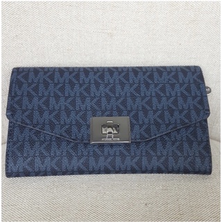 (ผ่อน0%) กระเป๋าสตางค์ ใบยาว Michael Kors Cassie LG trifold Wallet admiral ลาย mk สีฟ้า กรมท่า 3 พับ