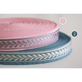 ริบบินผ้า ริบบินปัก ริบบินโพลีเอสเตอร์ ริบบินตกแต่ง  DIY Polyester Ribbon ปักลายขนนก กว้าง 2 ซม. จำนวน 1 หลา (zjj0099)