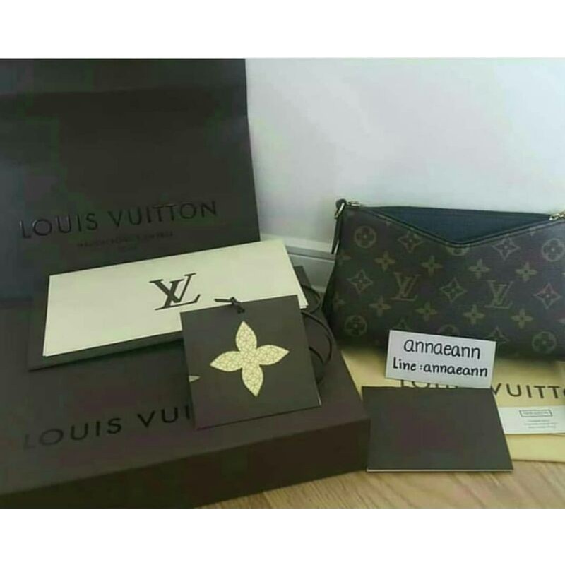 lv pallas clutch สีดำ