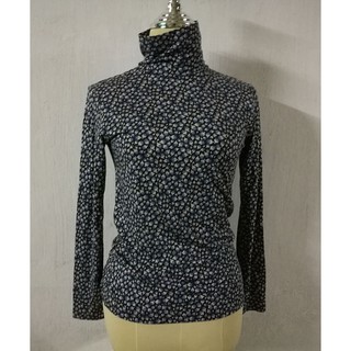 เสื้อฮีทเทคหญิง Uniqlo Heattech รุ่น Orla Kiely Sz M