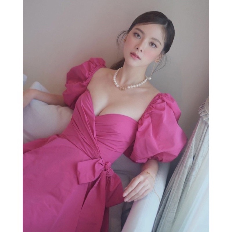Swan Studio Brand 💕 มินิเดรสแขนพองตุ๊กตา สีชมพูบานเย็นสีสวยแซ่บขับผิว ด้านหน้ามีสายมัดโบว์