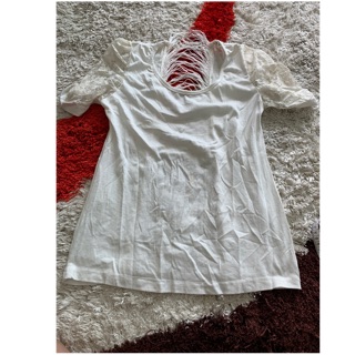 เสื้อแขนสั้นผู้หญิง มือ 1 หลังสวย อก 24-28 นิ้ว