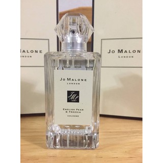 Jo Malone English Pear ลิมิเต็ดคริสมาสต์ ล่าสุดที่กำลังถึงนี้ 100ml เค้าเตอร์ 5,600฿ ขายเพียง 4,799฿ ค่าส่ง69฿ กล่องโบว์