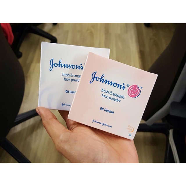 แป้งพัฟจอห์นสัน Johnsons fresh & smooth face powder สูตร oil control