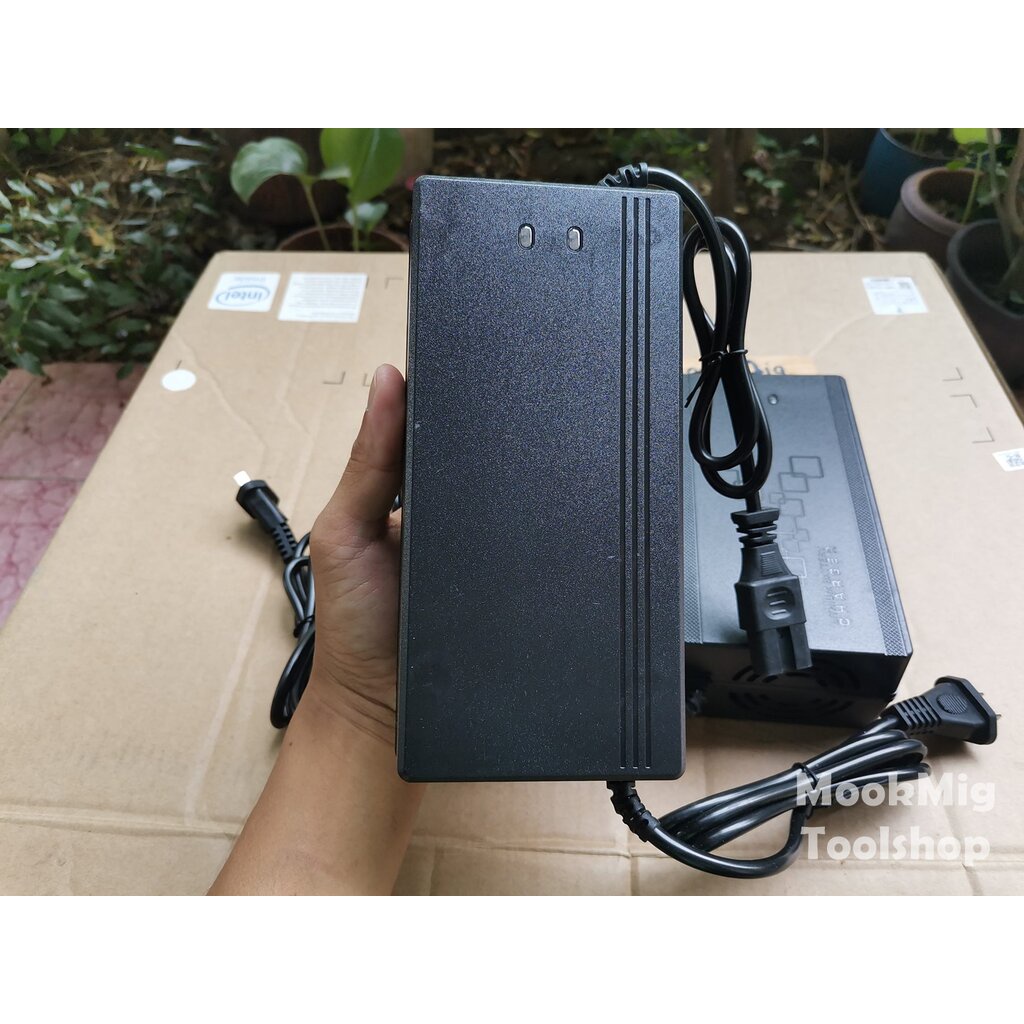 Adaptor Charger ยี่ห้อ Fast Suer 36V - 72V สำหรับชาร์จแบตเตอรี๋ Li-Ion , Lifepo4 หัวปลั๊ก IEC รถไฟฟ้า แบตเตอรี่
