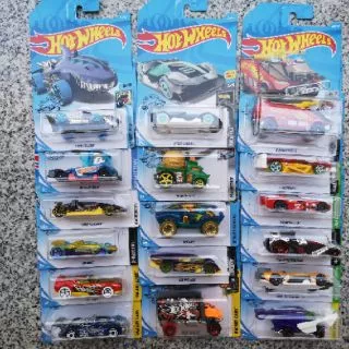 Hotwheels basic car 1คัน คันละ 45บาท ( ร้านจะคละแบบให้เพื่อไม่ให้สินค้าซ้ำกัน ) สินค้าเป็นของแท้
