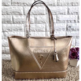 GUESS BALDWINPARK LARGE TOTE BAG  สีทอง ไซต์ L