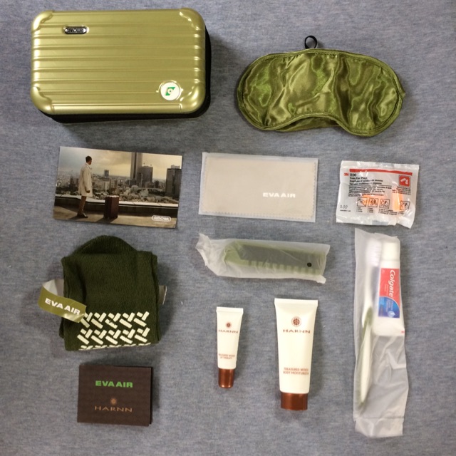 Rimowa Amenity Kit ของ Eva Air พร้อมของในกระเป๋า