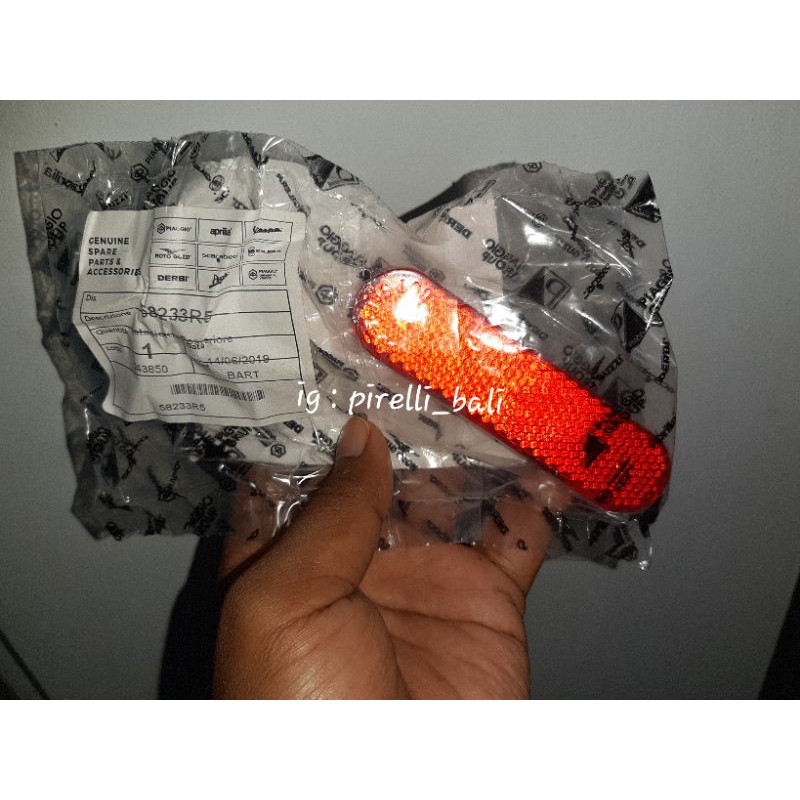 MATA MERAH Red Reflector Sprint Primavera LX Vespa S Zip Liberty Original Piaggio Vespa Red Cat Eye