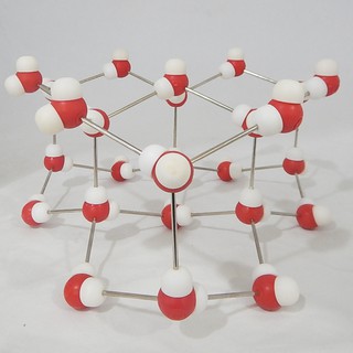 แบบจำลองผลึกน้ำแข็ง (Ice Crystal Structure)