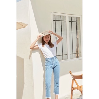 Sis story กางเกงยีนส์ ขายาวเต่อ เอวสูง ทรงบอย ปลายขารุ่ย Sis 517 Happy Raw-Hem Cropped Straight Jeans-Blue