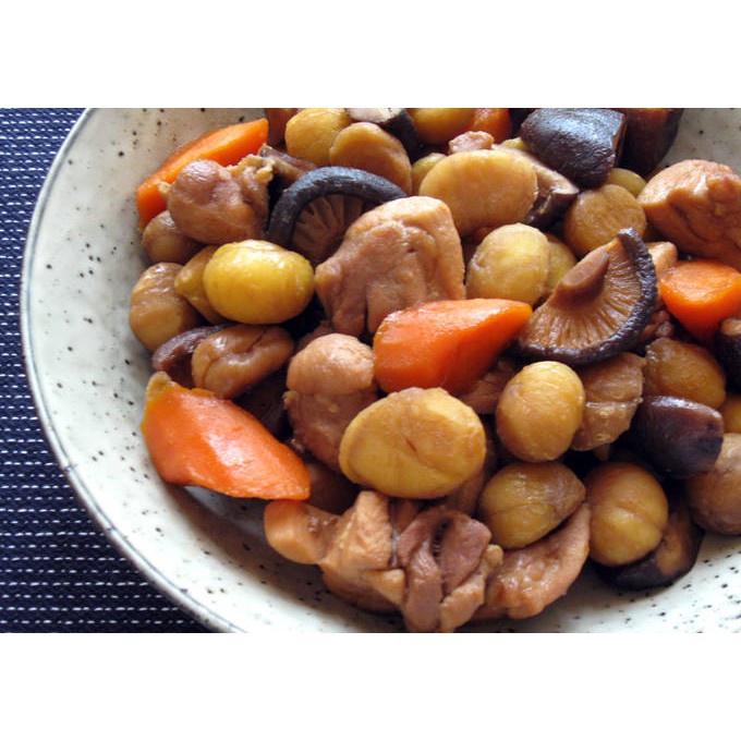 เกาลัดดิบแกะเปลือก ใช้ทำอาหาร Dried Chestnut 栗子干 (Cooking use)300g