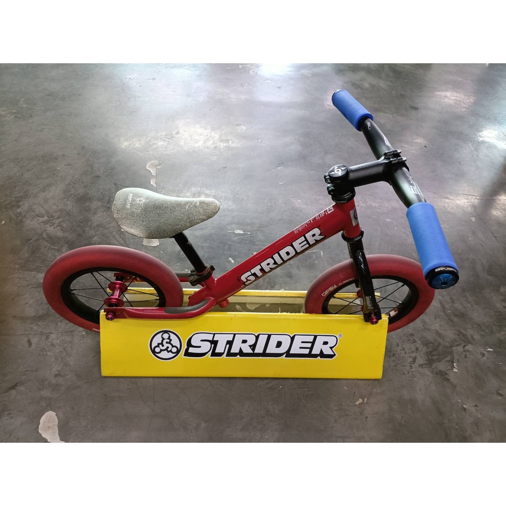 ป้าย STRIDER ที่จอดจักรยาน STRIDER 12,14X (สินค้ามือสอง)