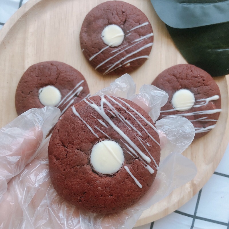 ซอฟคุกกี้เรดเวลเลทไส้ไวท์ช็อคโกแลต😋ราดหน้าด้วยไวท์ช็อค