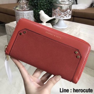 CHARLES &amp; KEITH FLANNEL DETAIL LONG WALLET ของแท้ ราคาถูก