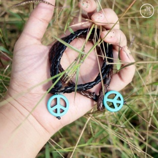 (พร้อมส่ง) Leather Peace เชือกหนังแท้ ; ดำ น้ำตาล ; จี้พีชสีฟ้า