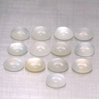 พลอยมุกดาหารหรือมูนสโตน ( Natural Moonstone ) ขนาด 8x6 mm. #ดิบจากธรรมชาติ ( 1 ชุด มี 10 กะรัตค่ะ )