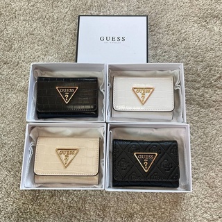 กระเป๋าสตางค์ใบสั้น GUESS SHORT WALLET กระเป๋าสตางค์ใบสั้นสองตอน วัสดุตัวหนังลายสวยหรูพิมพ์ลายทั้งใบ