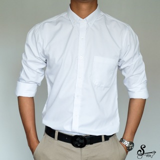 เสื้อเชิ้ตสีขาว มีกระเป๋า