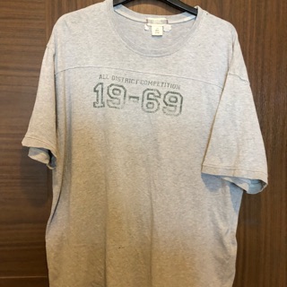 เสื้อยืด gap สีเทา ไซร้ L อก23 ยาว29” 180 ส่งฟรีมีตำหนินิดๆค่ะ