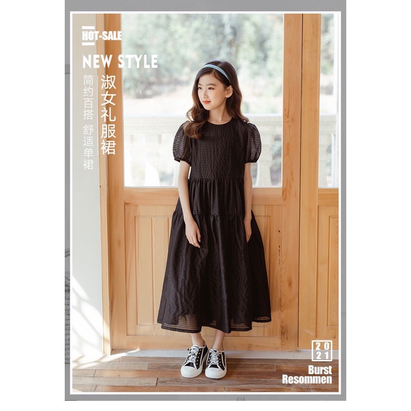 เดรสทรงเกาหลี สีดำ ผ้ามี texture / D82 / 690