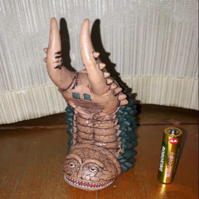 กระปุกออมสิน สัตว์ประหลาด ultraman Japanese 6" soft mebius not for sale Bandai แท้
vintage kaiju TWI